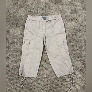 Ann Taylor Petites women’s tan capri pants signature fit just below the waist.